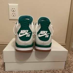 Jordan 4 SB Pine Green